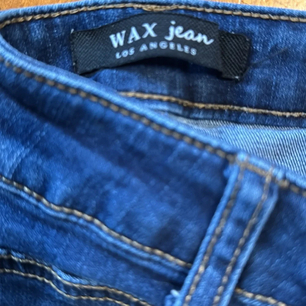 WAX JEAN Shorts Distressed Dark Wash Cuffed Mid Rise Stretch Denim Size Large - Picture 4 of 4